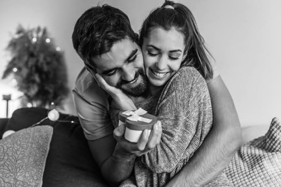 Namoro digital: brasileiros trocam lojas físicas pelo e-commerce no Dia dos Namorados 2025