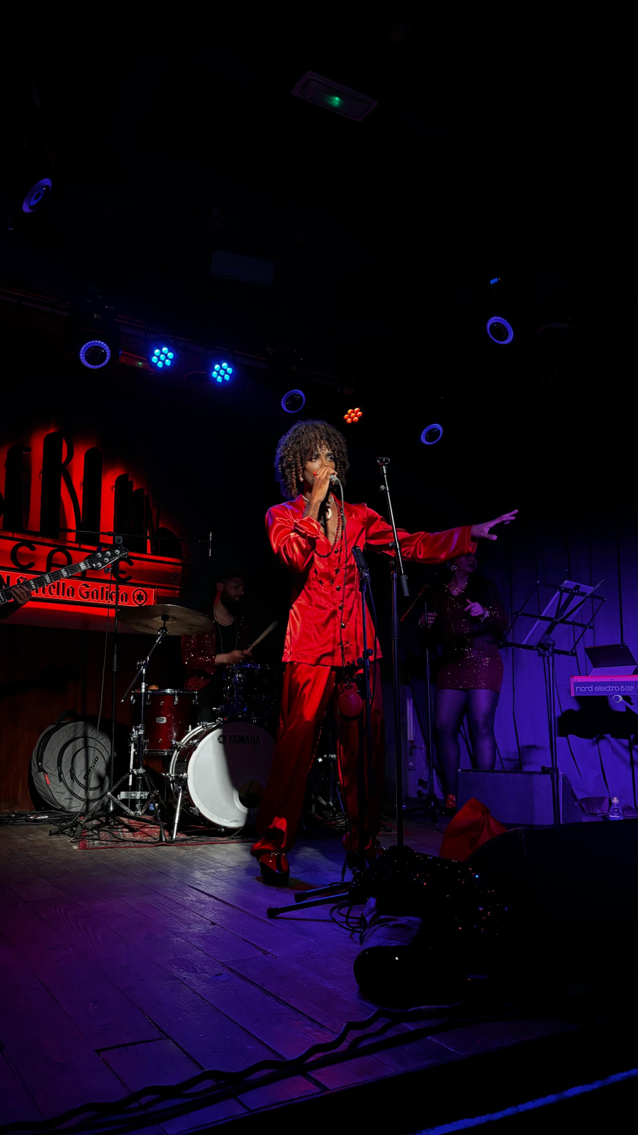 Oldd Simão leva ao palco do Teatro Brigitte Blair em Copacabana, o espetáculo Encantos de Nzila 