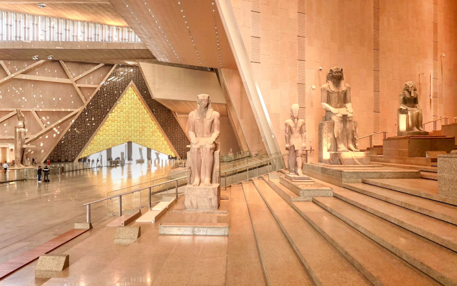 Grand Egyptian Museum se torna o maior museu do mundo após investimento de mais de US$ 1 bilhão no Egito