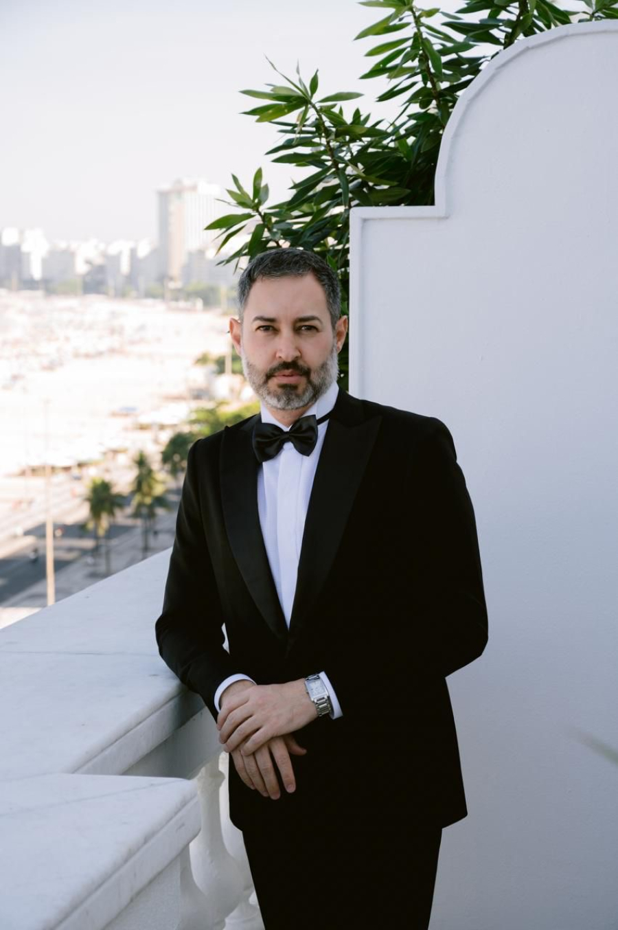 Entre a herança europeia e a criação autoral: o universo sob medida de Anderson Neves