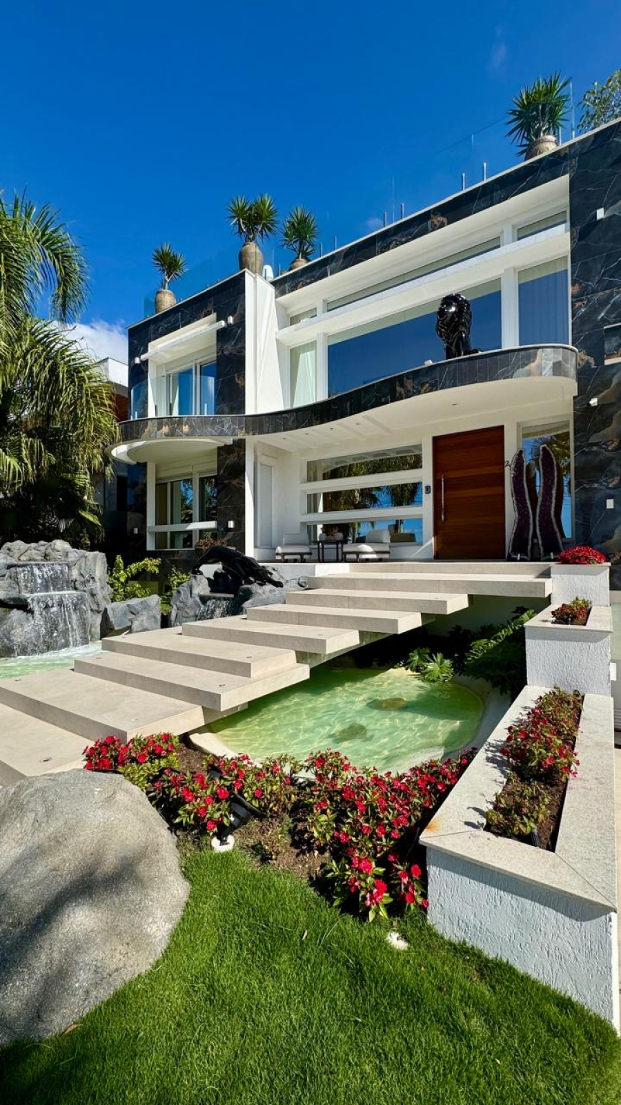 Por dentro de um dos imóveis mais exclusivos de Jurerê Internacional avaliado em R$ 45 milhões