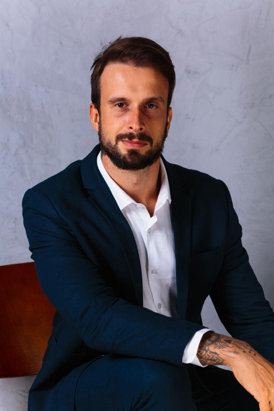 Conheça o estrategista por trás do maior ecossistema de influência médica do país
